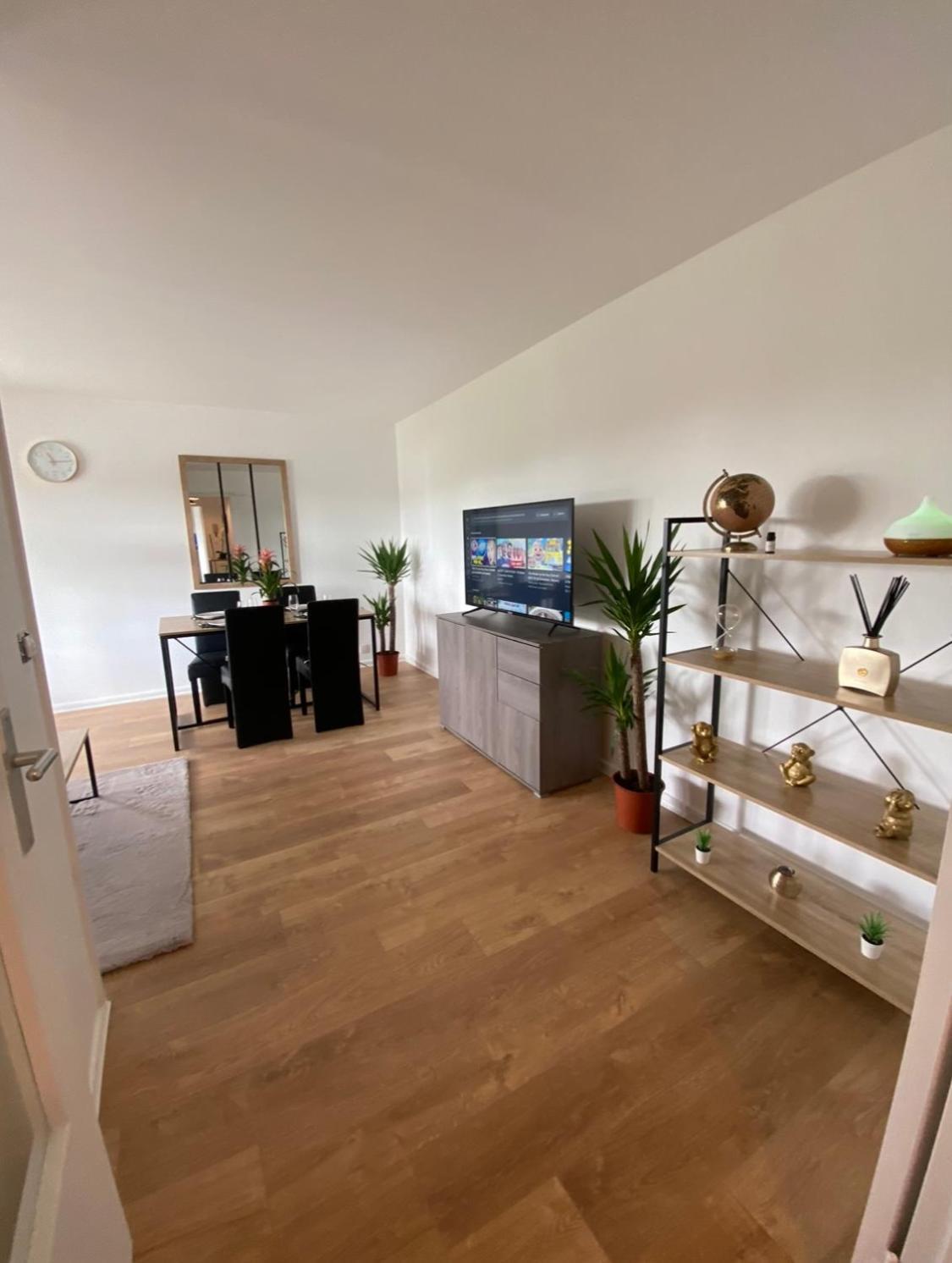 Appartement 59M2 Professionnel Ou Familial Saint Quentin En Yvelines Montigny-le-Bretonneux Exterior foto